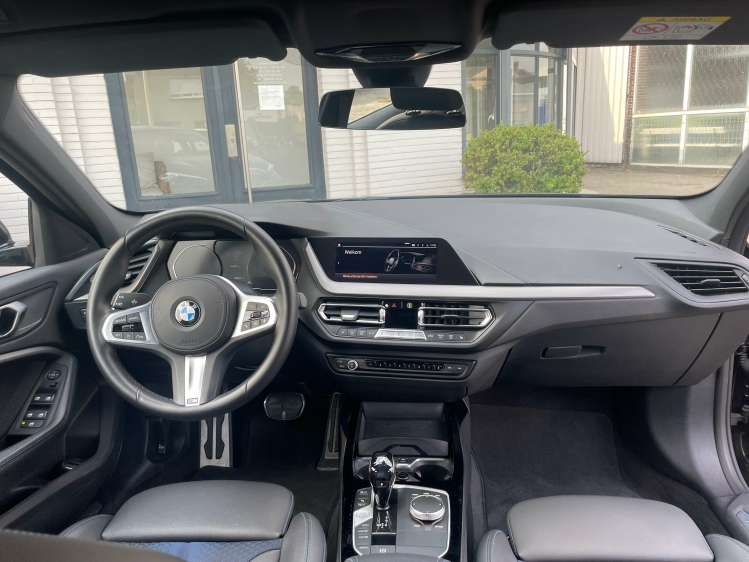 BMW 118 118iAUT M SPORT/NAVI/PDC/18