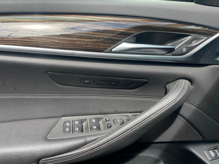 BMW 530 530eA/LUXURY/CAMERA/NAVI PRO/LEDER/ALU Geert De Bock