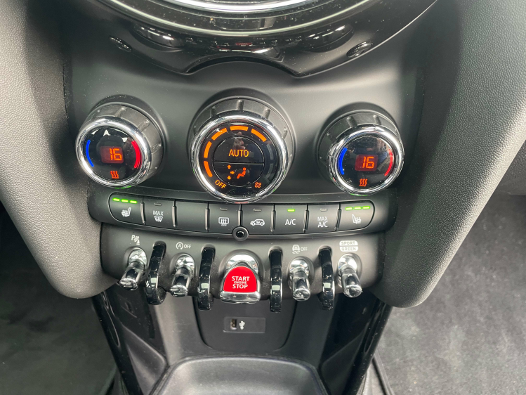 MINI One AUT/NAVI/PANO DAK/PDC/ALU BLACK Geert De Bock