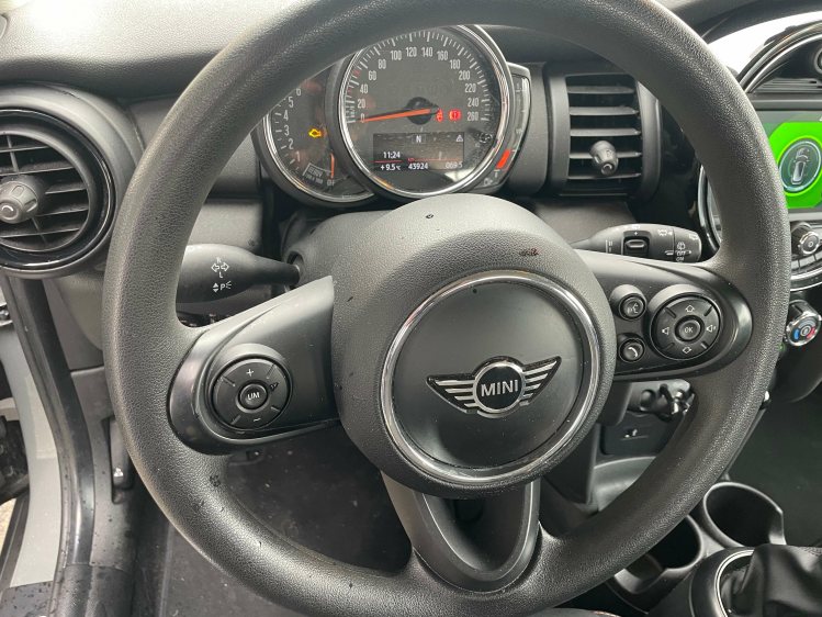 MINI One 1.5/ZELTELVERW/PDC/ALU BL *VERKOCHT* Geert De Bock