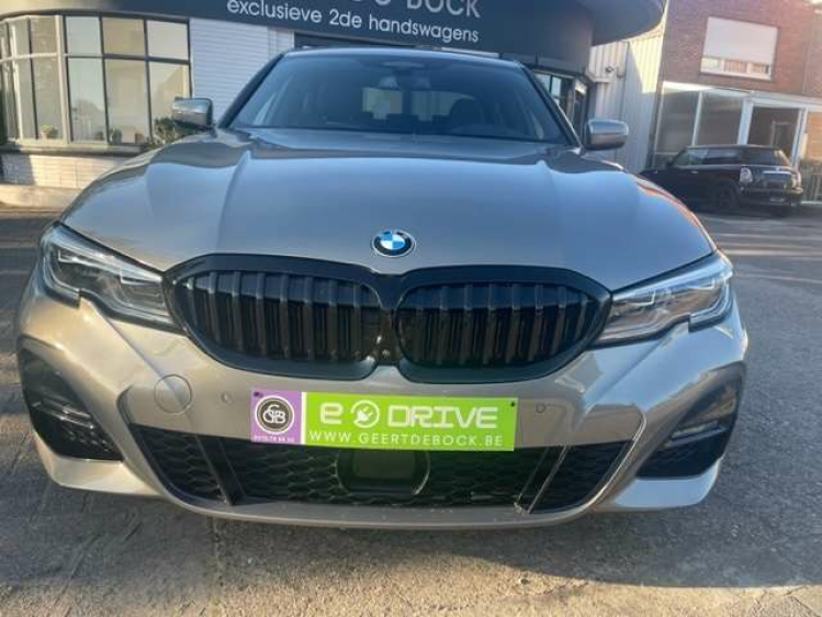 BMW 330 330eA MSPORT/INDIVIDUAL/HEAD UP/19
