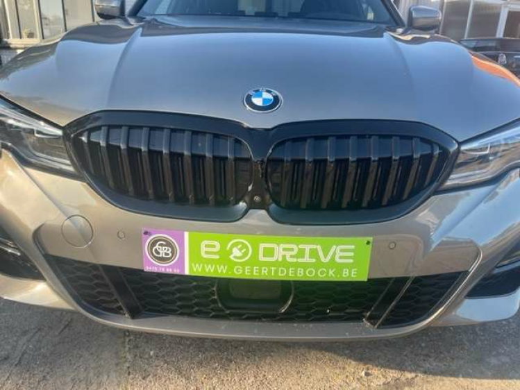 BMW 330 330eA MSPORT/INDIVIDUAL/HEAD UP/19