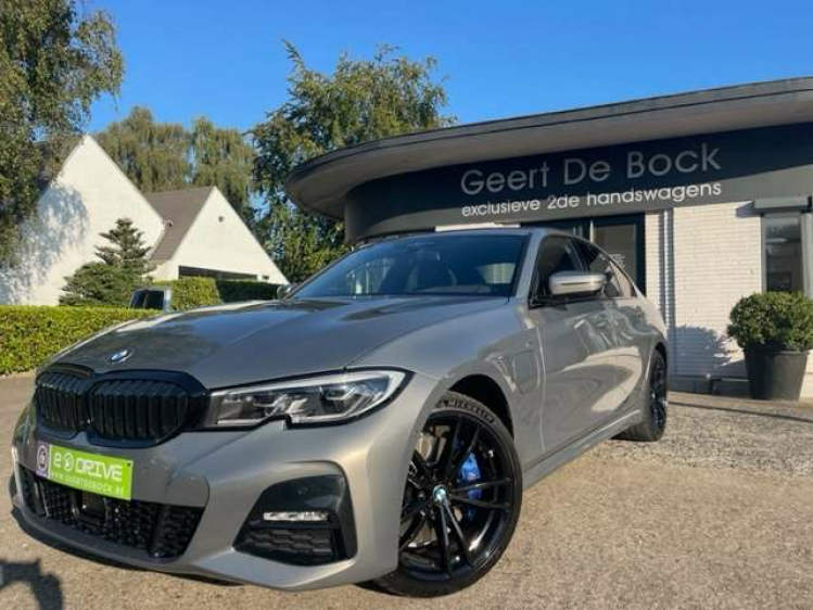 BMW 330 330eA MSPORT/INDIVIDUAL/HEAD UP/19