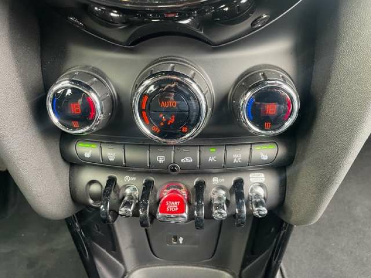 MINI One 1.5 5DEURS SPORTZETELS/PDC/ALU BLACK**VERKOCHT Geert De Bock