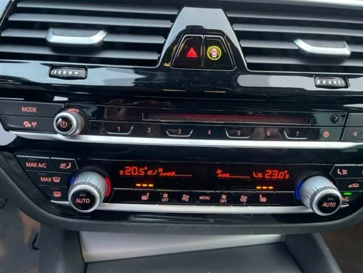 BMW 520 dAUT/NAV/LED/CAMERA/VERKOCHT/SOLD/VENDU Geert De Bock