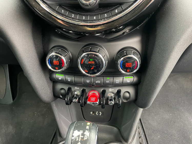 MINI One AUT/NAVI/SPORTZETELS/ALU/PDC Geert De Bock