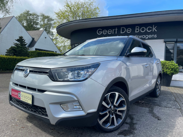 SsangYong Tivoli 1.6i e-XGi 2WD Crystal/navi/camera/17