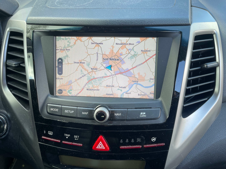 SsangYong Tivoli 1.6i e-XGi 2WD Crystal/navi/camera/17