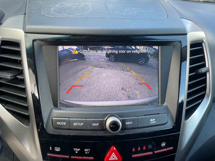 SsangYong Tivoli 1.6i e-XGi 2WD Crystal/navi/camera/17