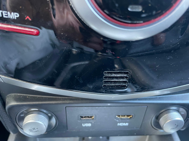 SsangYong Tivoli 1.6i e-XGi 2WD Crystal/navi/camera/17