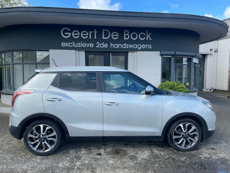 SsangYong Tivoli 1.6i e-XGi 2WD Crystal/navi/camera/17