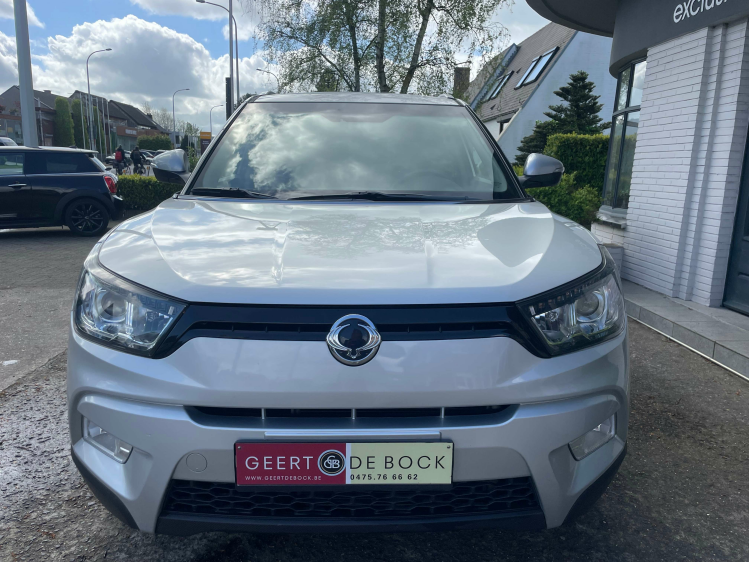 SsangYong Tivoli 1.6i e-XGi 2WD Crystal/navi/camera/17