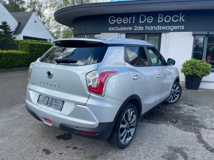 SsangYong Tivoli 1.6i e-XGi 2WD Crystal/navi/camera/17