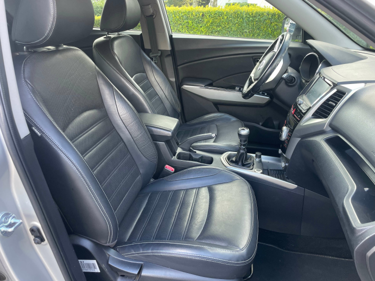 SsangYong Tivoli 1.6i e-XGi 2WD Crystal/navi/camera/17