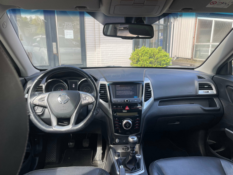 SsangYong Tivoli 1.6i e-XGi 2WD Crystal/navi/camera/17