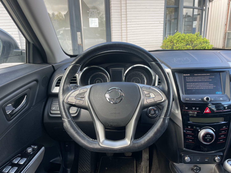 SsangYong Tivoli 1.6i e-XGi 2WD Crystal/navi/camera/17