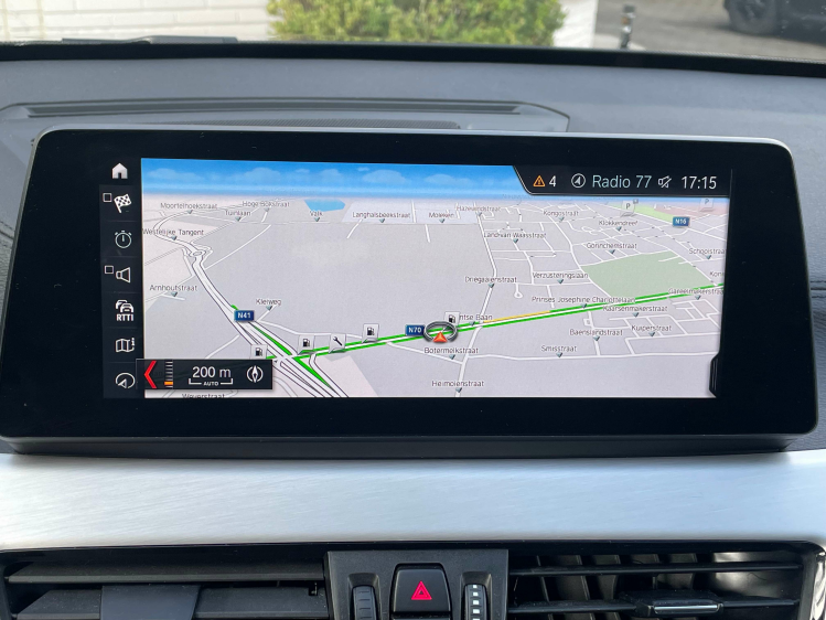 BMW X1 2.0iAxDriveMSPORT/PANO/H UP/TREKH Geert De Bock