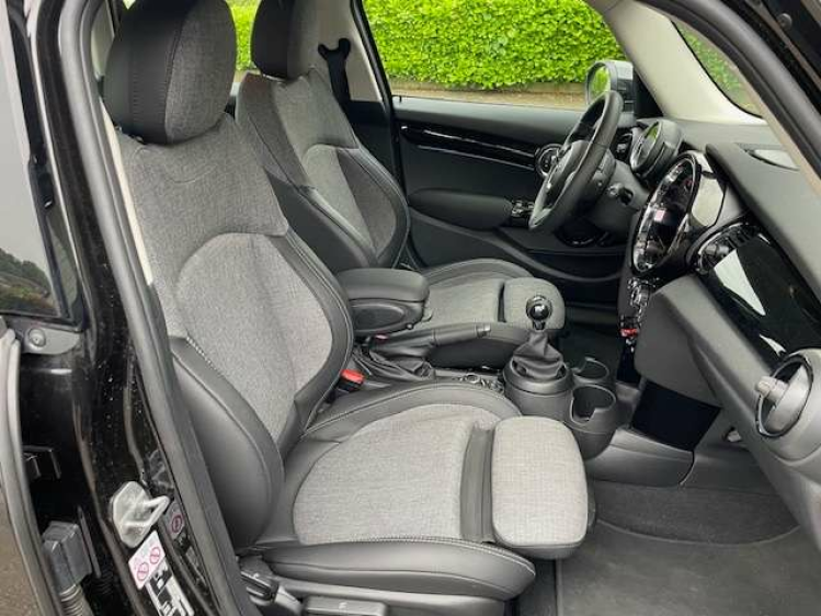 MINI One 1.5 5 DEURS CLASSIC TRIM/NAVI/PDC** Geert De Bock