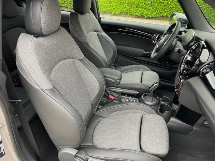 MINI Cooper 1.5/AUT/NAVI/SPORTZETELS/17