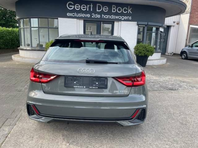 Audi A1 25 TFSI S line 5 Deurs/17