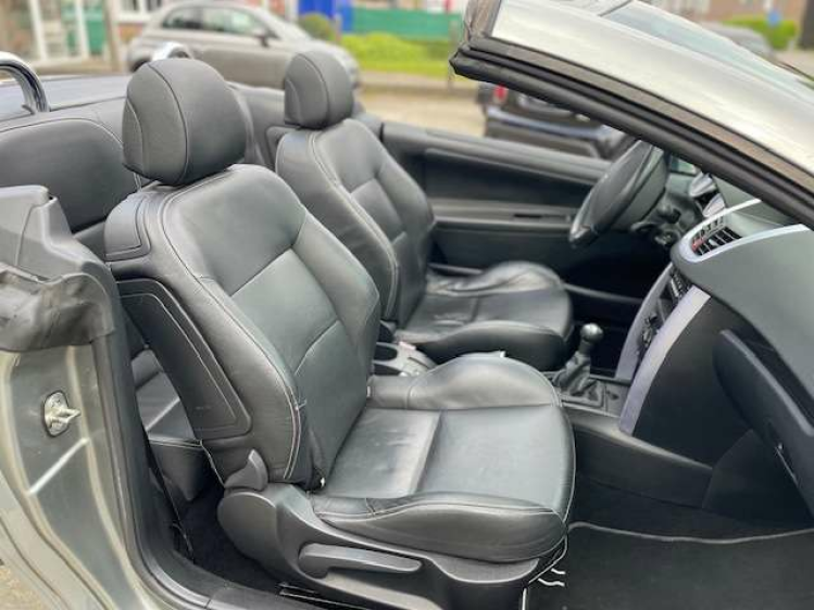 Peugeot 207 1.6i 16v cabrio/leder/AIRCO slechts 61300KM Geert De Bock