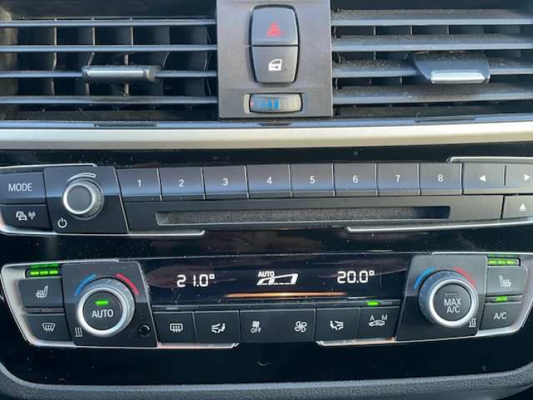 BMW 118 SPORT/M-STUUR/NAVI /BLACK SPORT Geert De Bock