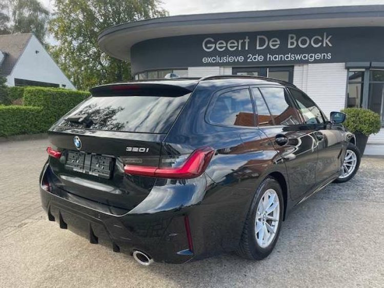 BMW 320 Touring 320iAS M SPORT//HEADUP/PANO/TREKHAAK Geert De Bock