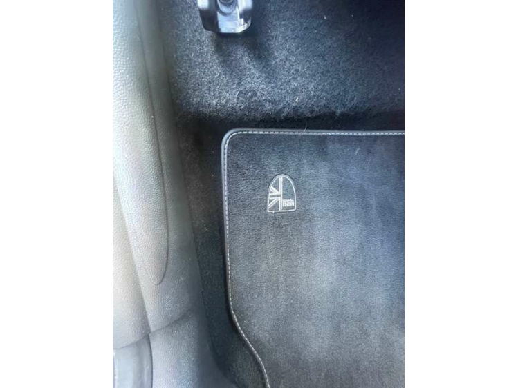 MINI Cooper YOURS TRIM/AUT/LEDER/NAVI/APPLE CARPLAY Geert De Bock