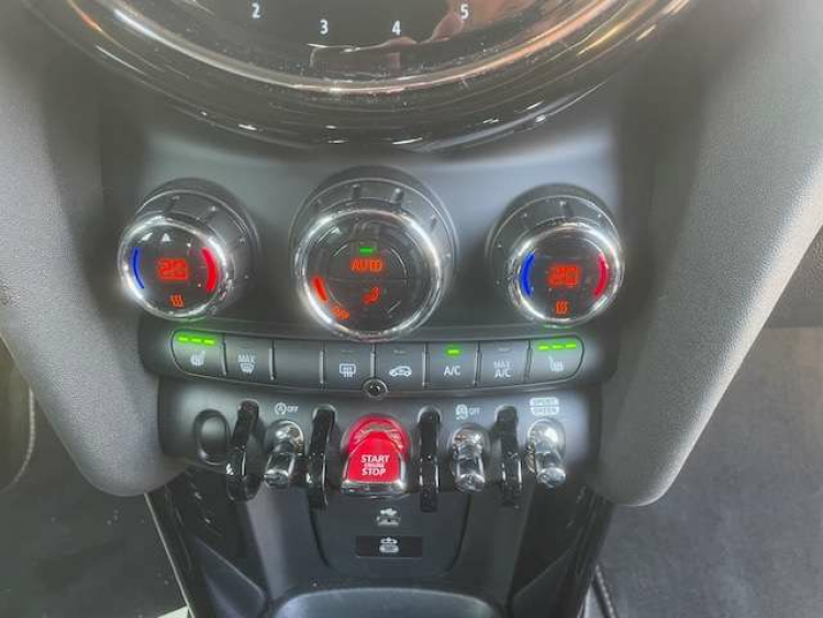 MINI Cooper YOURS TRIM/AUT/LEDER/NAVI/APPLE CARPLAY Geert De Bock