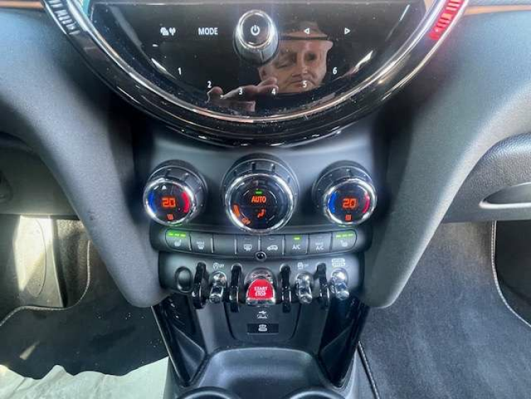 MINI Cooper YOURS TRIM/AUT/LEDER/NAVI/APPLE CARPLAY Geert De Bock