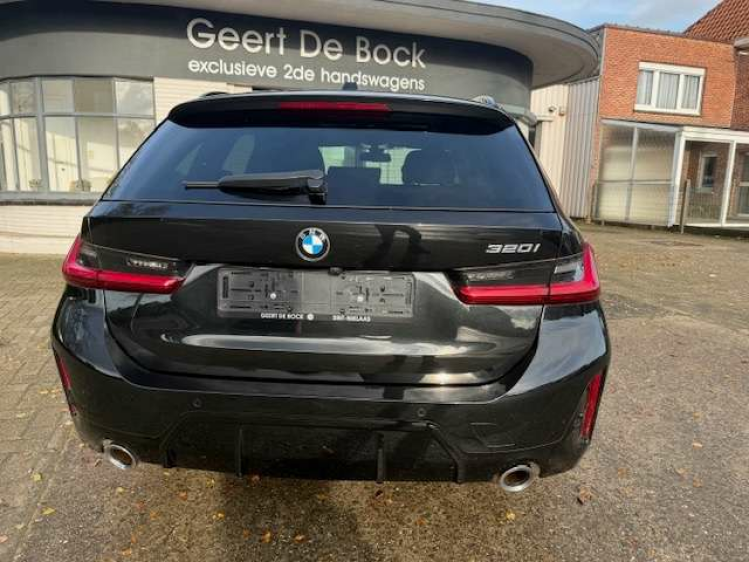 BMW 320 Tour/ 320iAS M SPORT/HEADUP/PANO/19