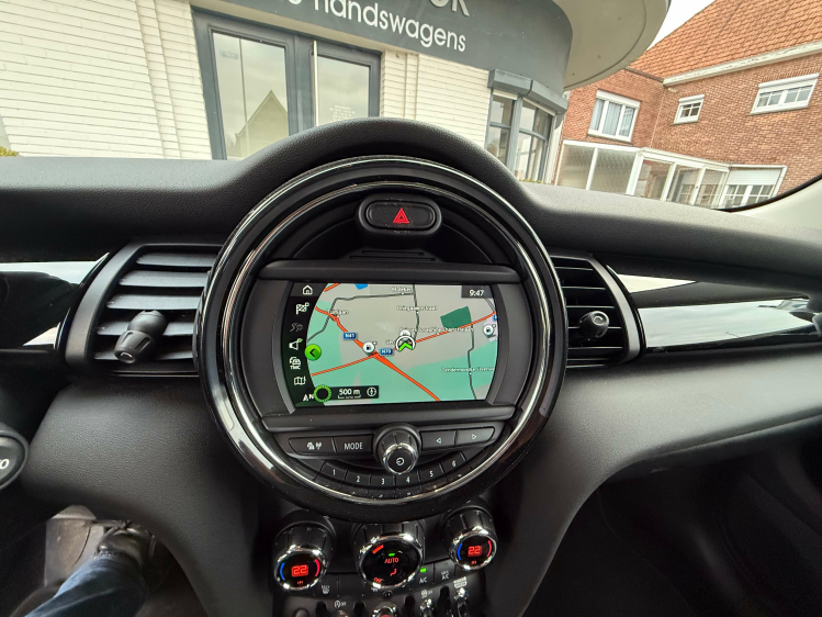 MINI One AUT./NAV/VERW.ZETELS/ALU BLACK/PDC Geert De Bock