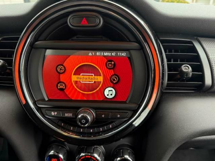 MINI Cooper 1.5/5 DEURS/ZWART DAK/PDC/ALU Geert De Bock