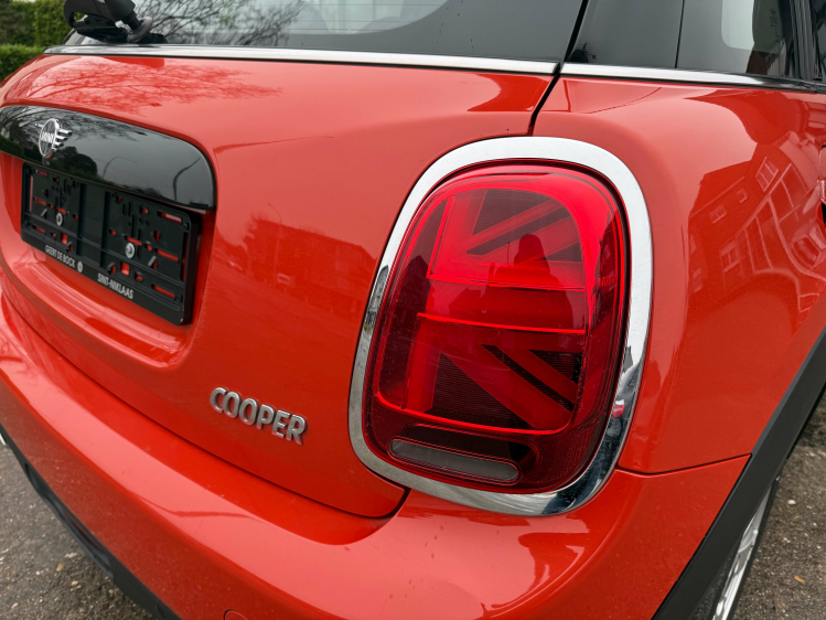 MINI Cooper 1.5/5 DEURS/ZWART DAK/PDC/ALU Geert De Bock