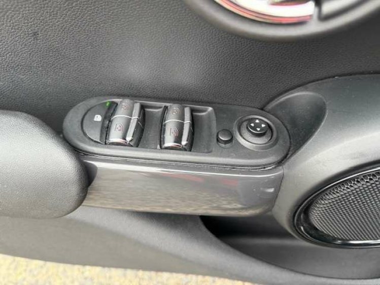 MINI Cooper 1.5/5 DEURS/ZWART DAK/PDC/ALU Geert De Bock