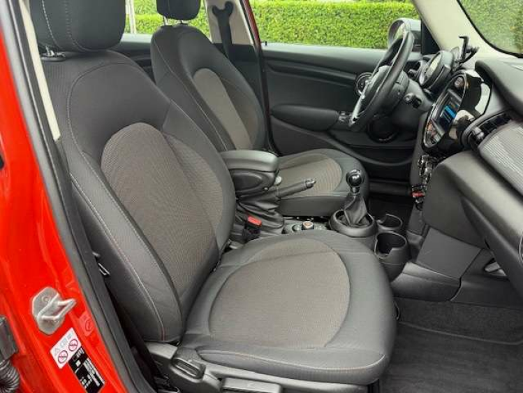 MINI Cooper 1.5/5 DEURS/ZWART DAK/PDC/ALU Geert De Bock