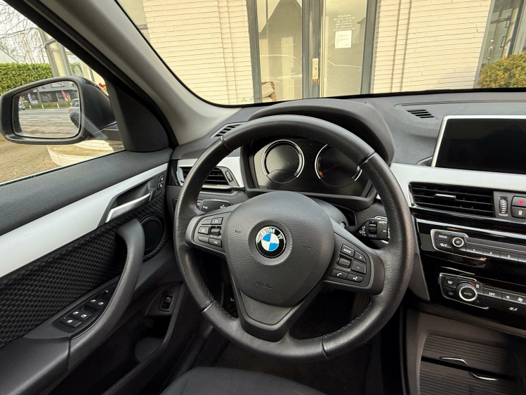 BMW X1 iA sDrive18/NAVI/PANO DAK/PDC/ALU Geert De Bock