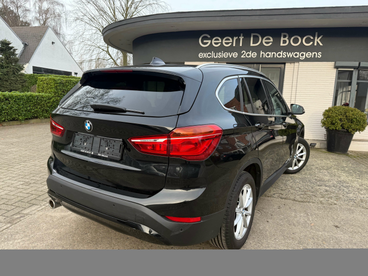 BMW X1 iA sDrive18/NAVI/PANO DAK/PDC/ALU Geert De Bock