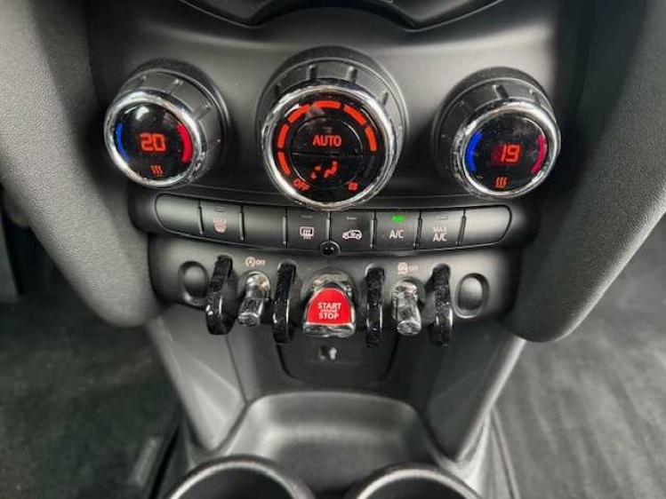 MINI Cooper 1.5/5 DEURS/ZWART DAK/PDC/ALU**VERKOCHT*** Geert De Bock