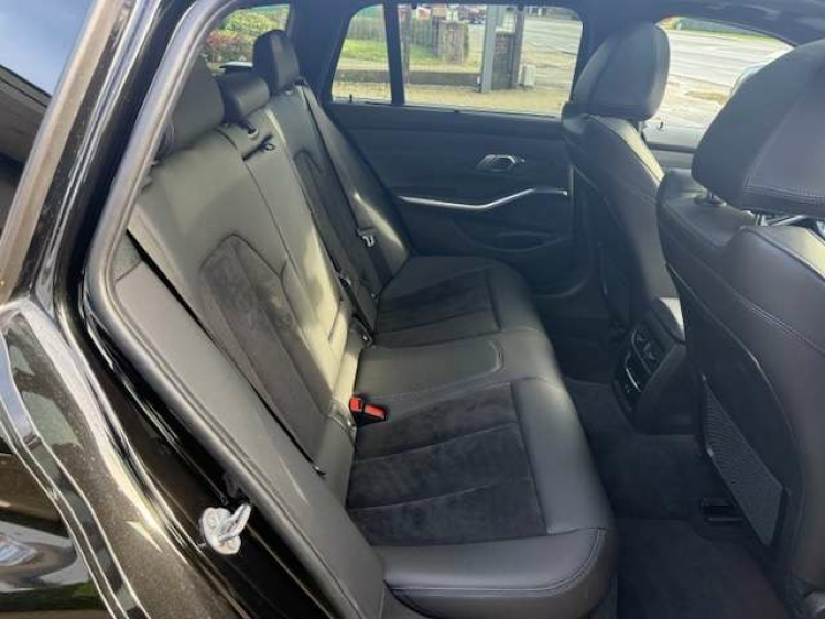 BMW 320 Tour/320iAS MSPORT/HEADUP/PANO/19