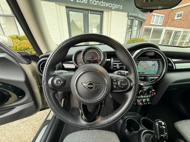 MINI One AUT./NAV/VERW.SPORTZETELS/ALU BLACK/PDC*VERKOCHT* Geert De Bock