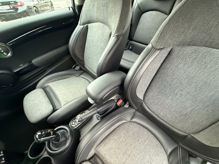 MINI One AUT./NAV/VERW.SPORTZETELS/ALU BLACK/PDC*VERKOCHT* Geert De Bock