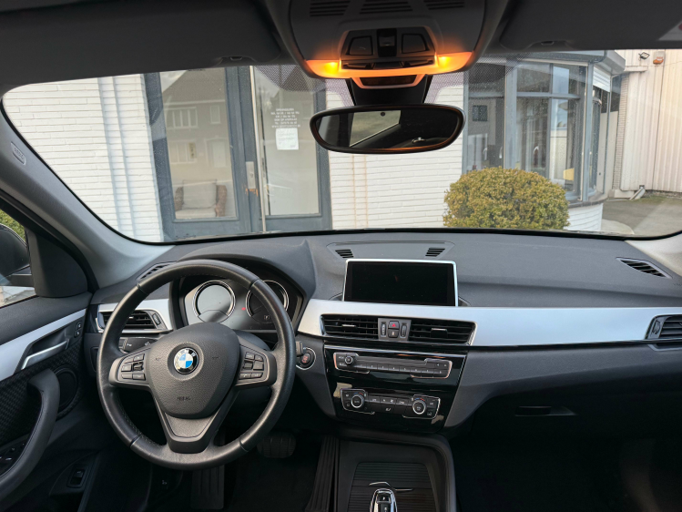 BMW X1 SPORT/AUT/NAVI/PANO DAK/BLACK LINE Geert De Bock