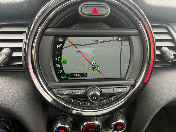 MINI Cooper 5 DEURS/AUTOMAAT/NAVI/PANO DAK/PDC Geert De Bock