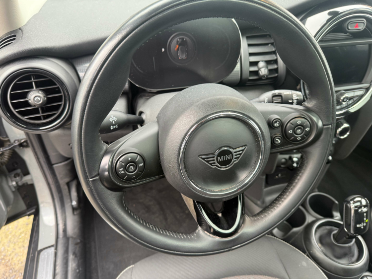 MINI Cooper 5 DEURS/AUT/SPORT/NAVI/PANO DAK/PDC Geert De Bock