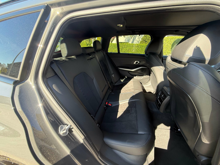 BMW 320 Tour/320iAS MSPORT/HEADUP/PANO/19