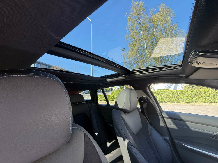 BMW 320 Tour/320iAS MSPORT/HEADUP/PANO/19