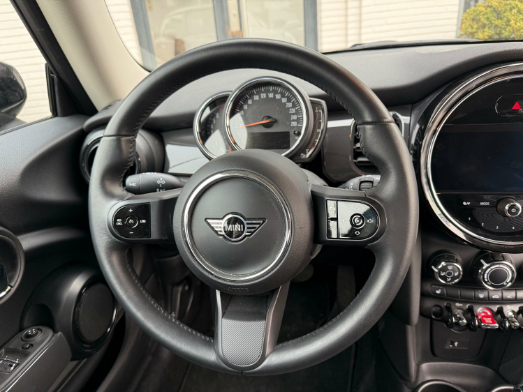 MINI One 1.5AUT/SPORT/BLACK LINE/ALU BLACK*VERKOCHT* Geert De Bock