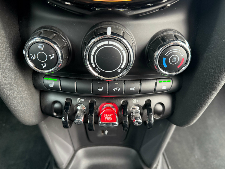 MINI One 1.5AUT/SPORT/BLACK LINE/ALU BLACK*VERKOCHT* Geert De Bock