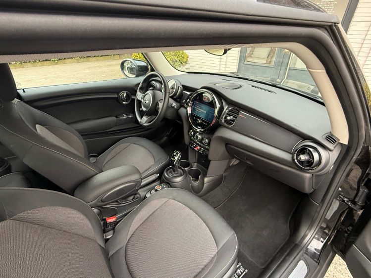 MINI One 1.5AUT/SPORT/BLACK LINE/ALU BLACK*VERKOCHT* Geert De Bock